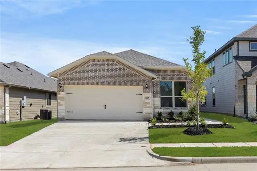 1617 Meadow Crest Drive, Aubrey