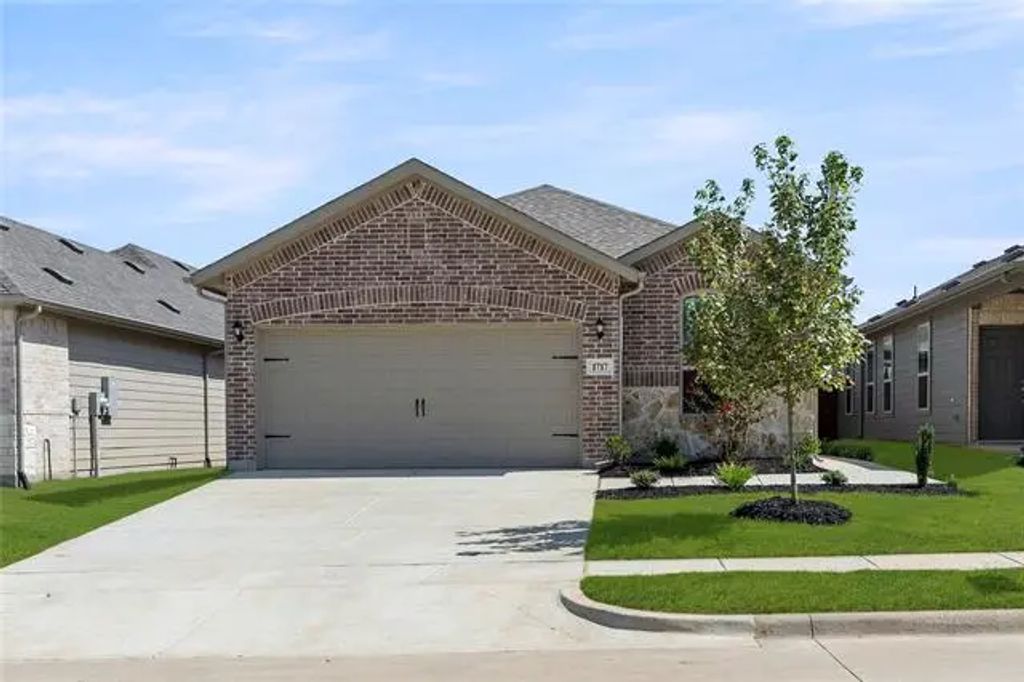1717 Meadow Crest Drive, Aubrey