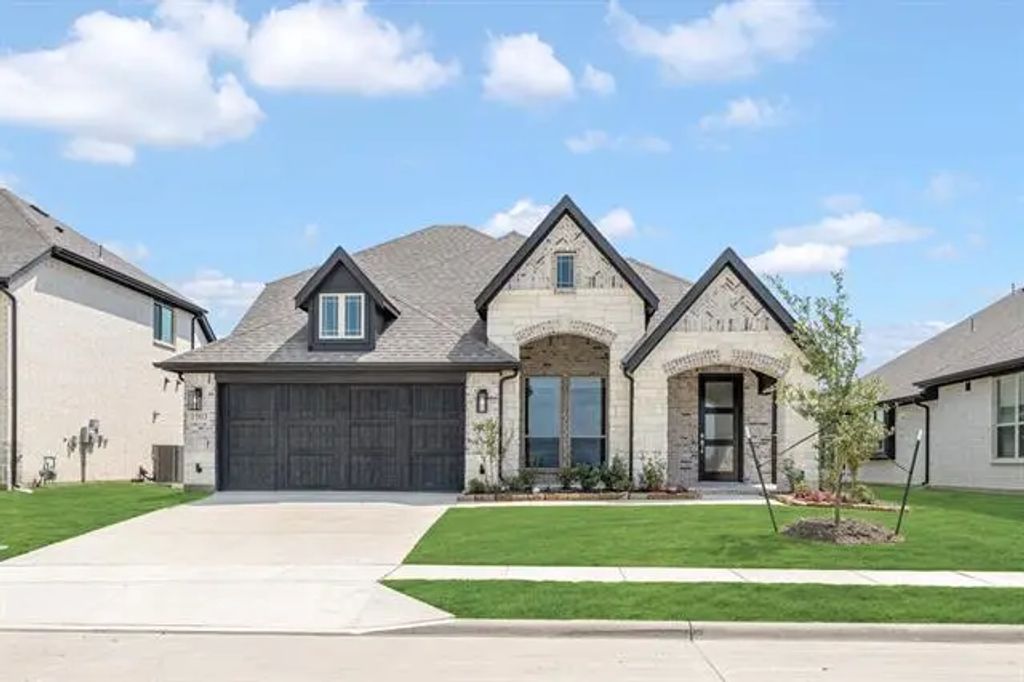 1503 Maidenstone Drive, Forney