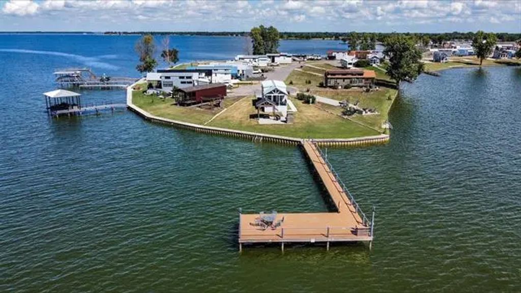6465 Peninsula Road, Kerens
