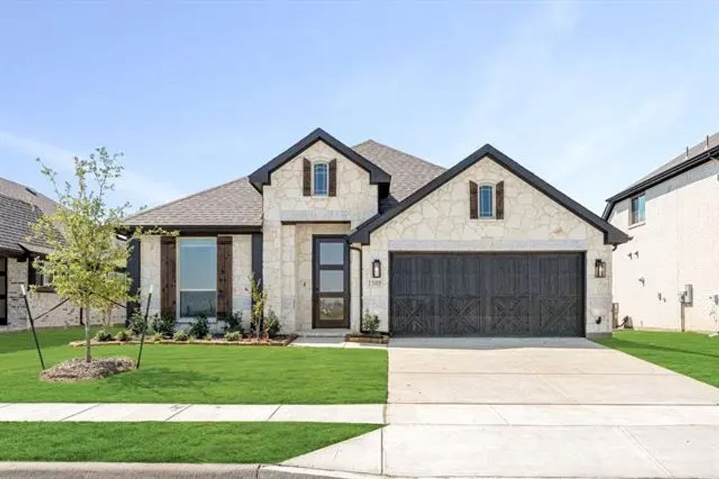 1505 Maidenstone Drive, Forney