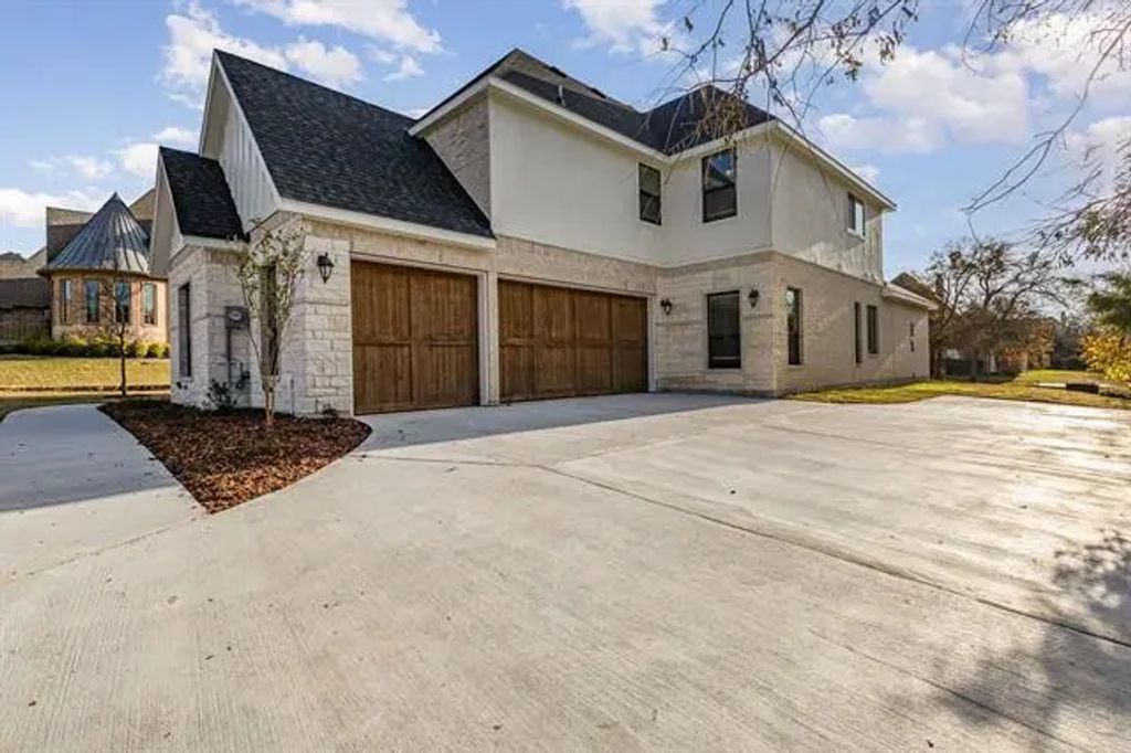 209 Mockingbird Lane, Heath