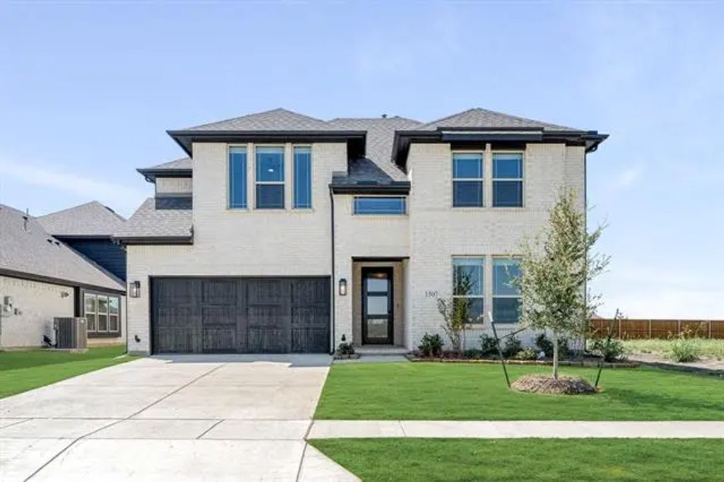 1507 Maidenstone Drive, Forney