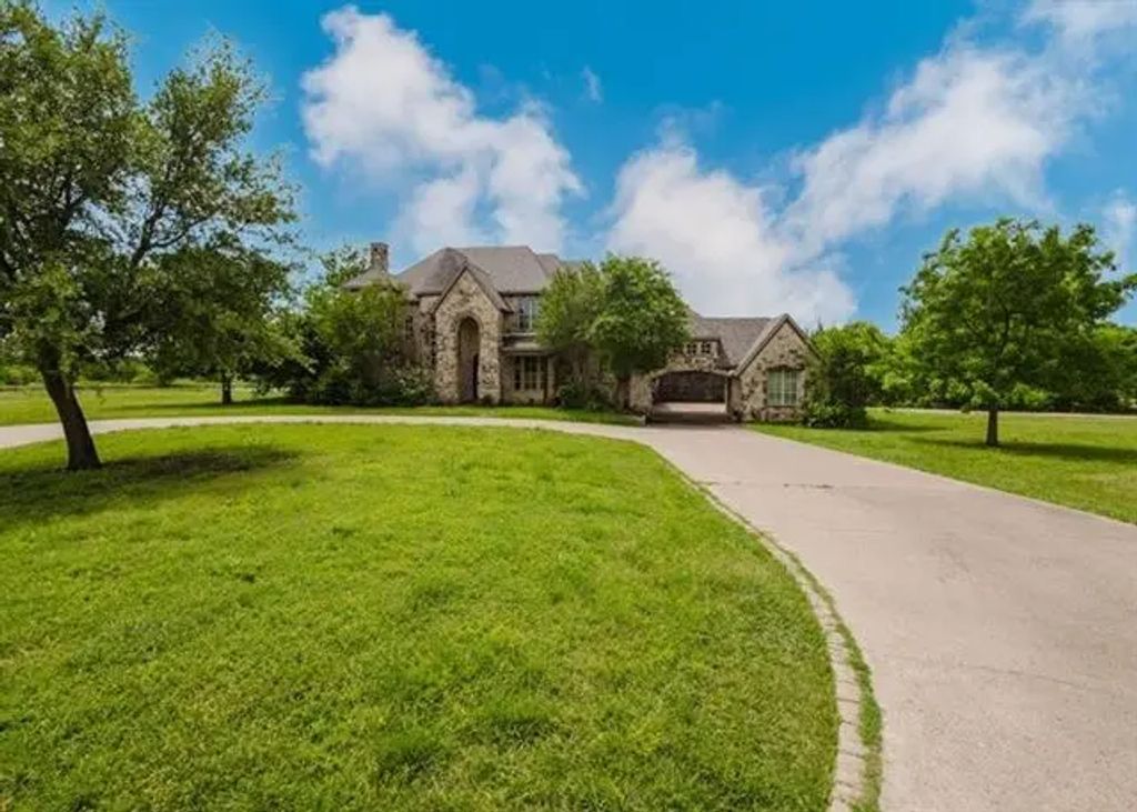 12112 Coolwater Circle, Forney