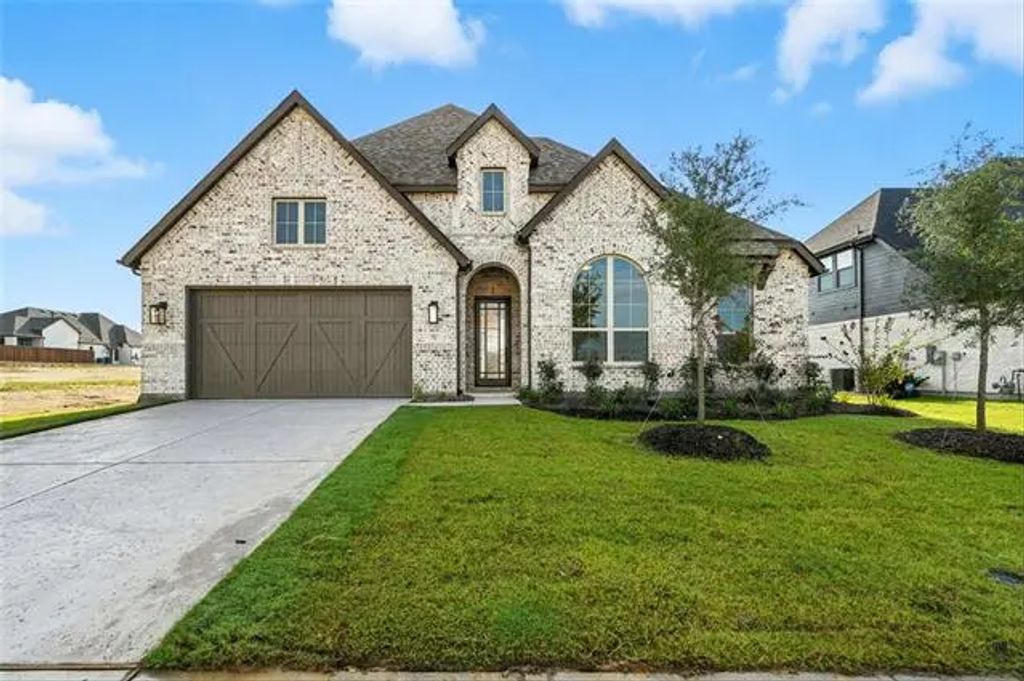 552 Pebble Drive, Waxahachie