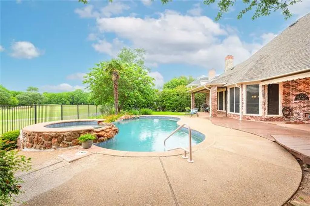 805 Glen Rose Drive, Allen