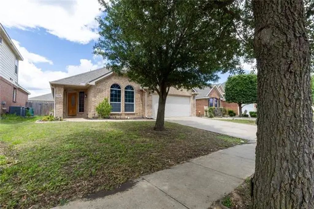 4356 Mountain Crest Drive, Fort Worth