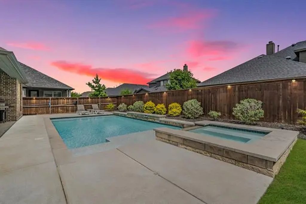 1513 Evening Primrose Drive, Mansfield