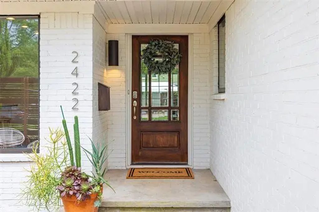 2422 Loving Avenue, Dallas