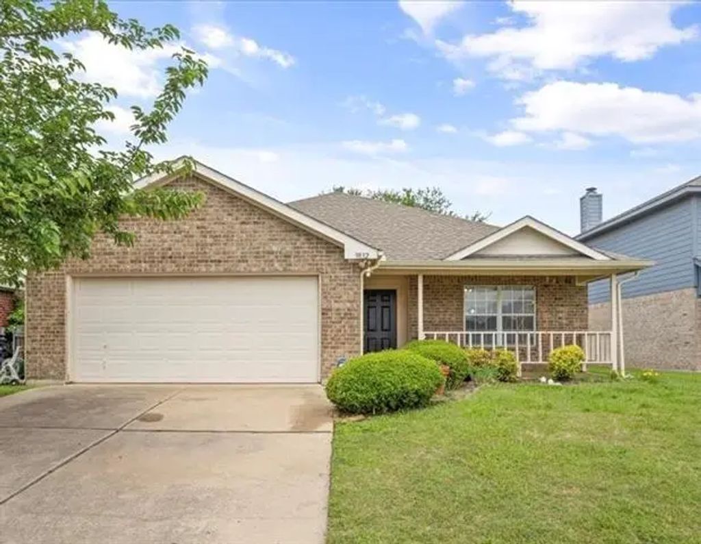 9832 Parkmere Drive, Fort Worth