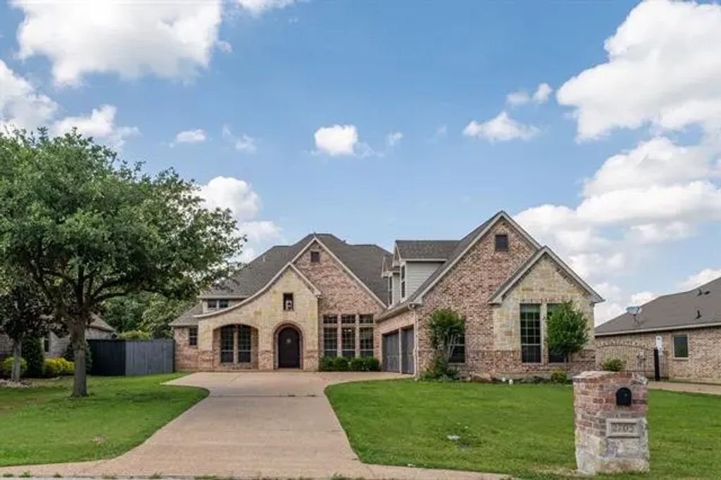 2705 Shady Lane S, Arlington