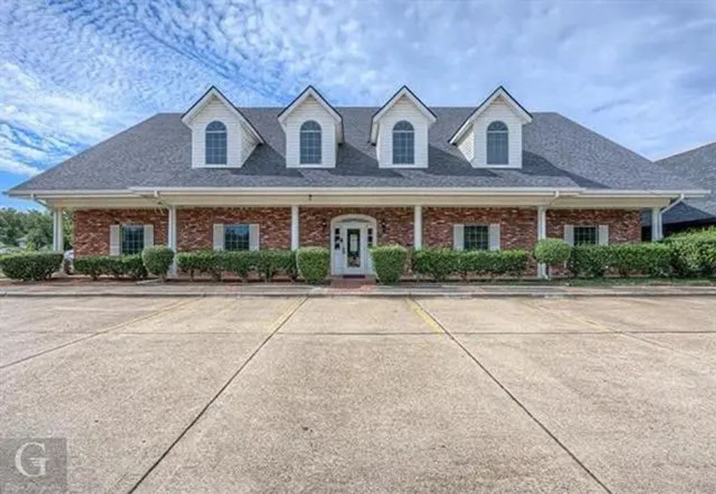 8870 Youree Drive, Shreveport