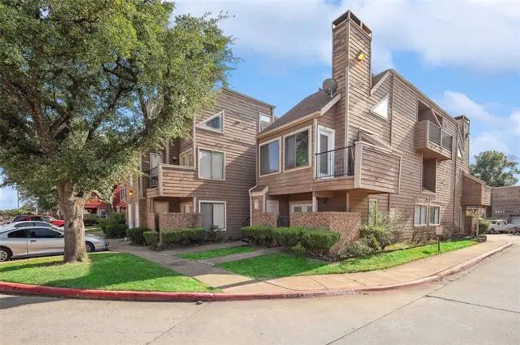 9811 Walnut Street 206, Dallas