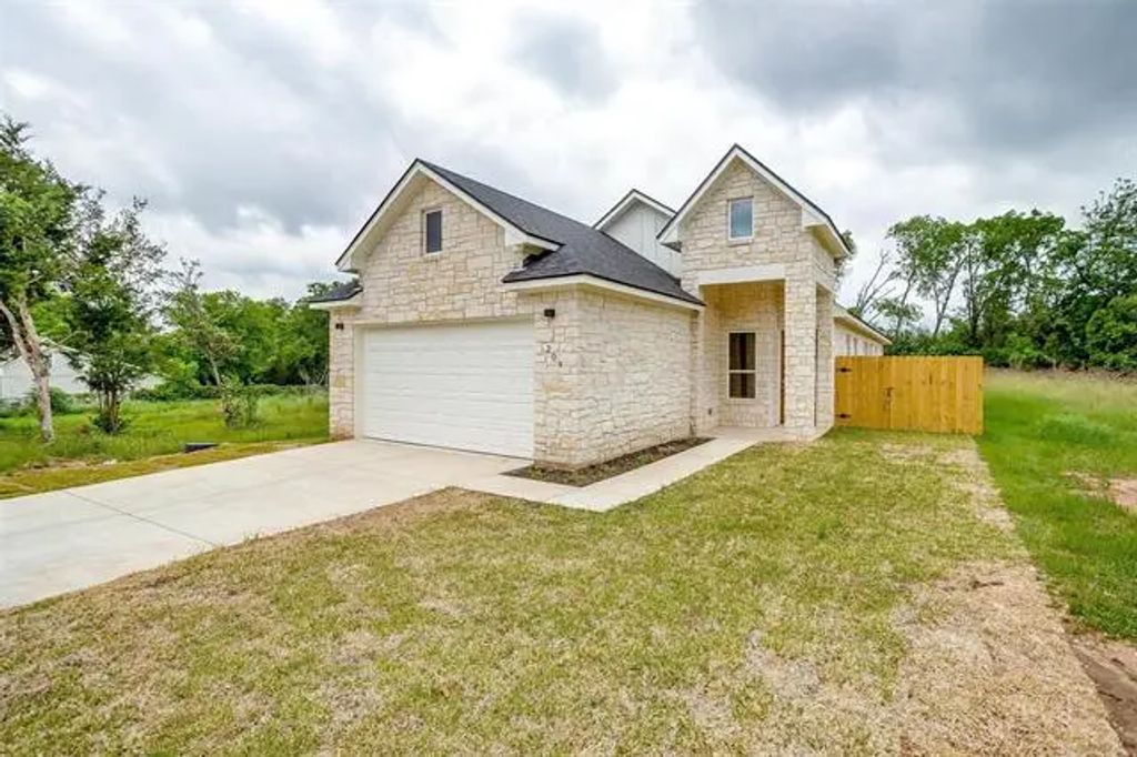 209 W Nolan Street, Lorena
