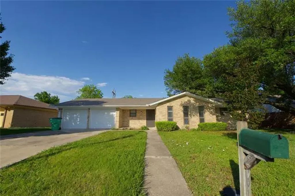 1208 Aspen Road, Gainesville