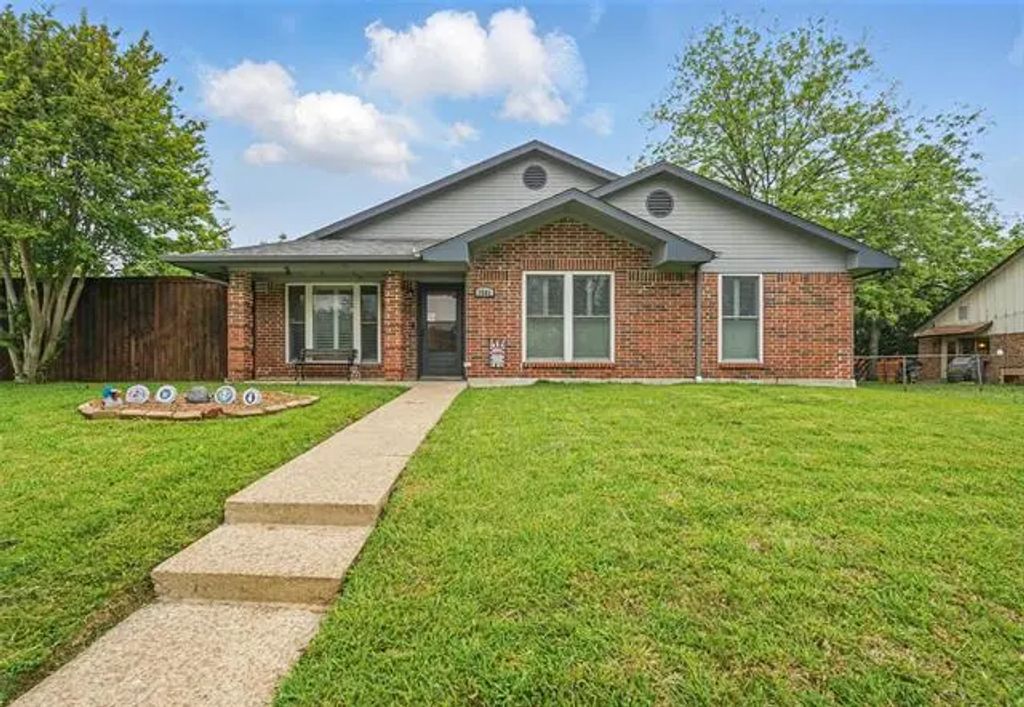 2501 Royal Oaks Drive, Plano