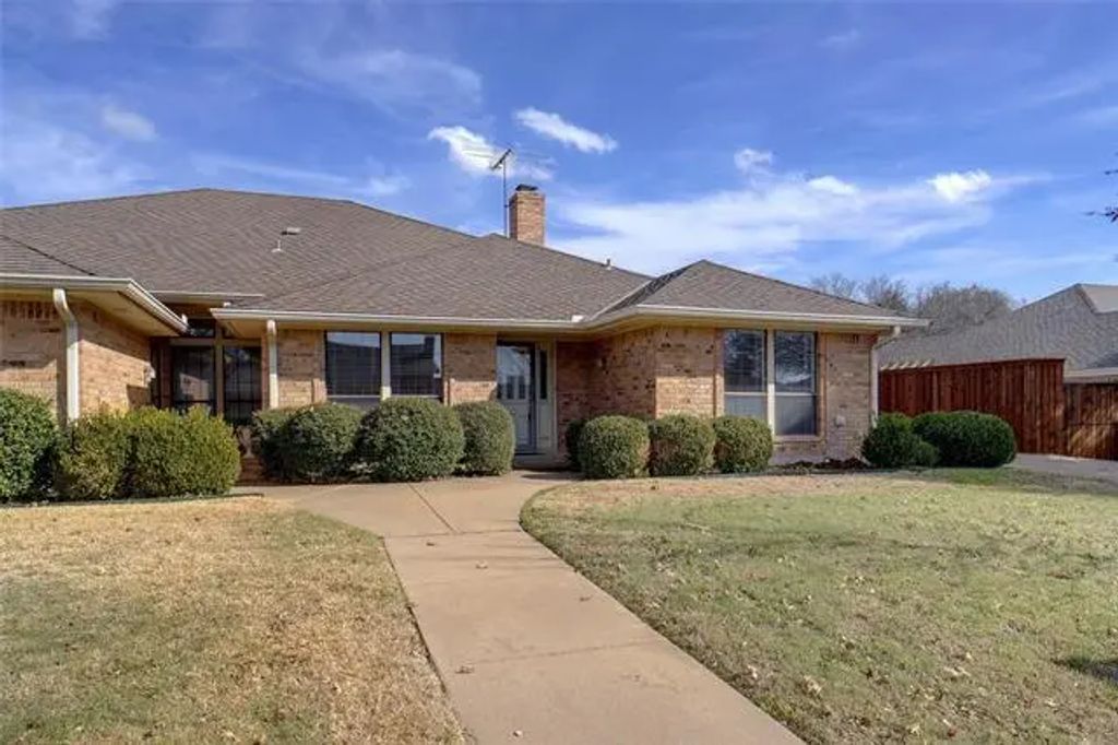 5207 Ledgestone Drive, Fort Worth