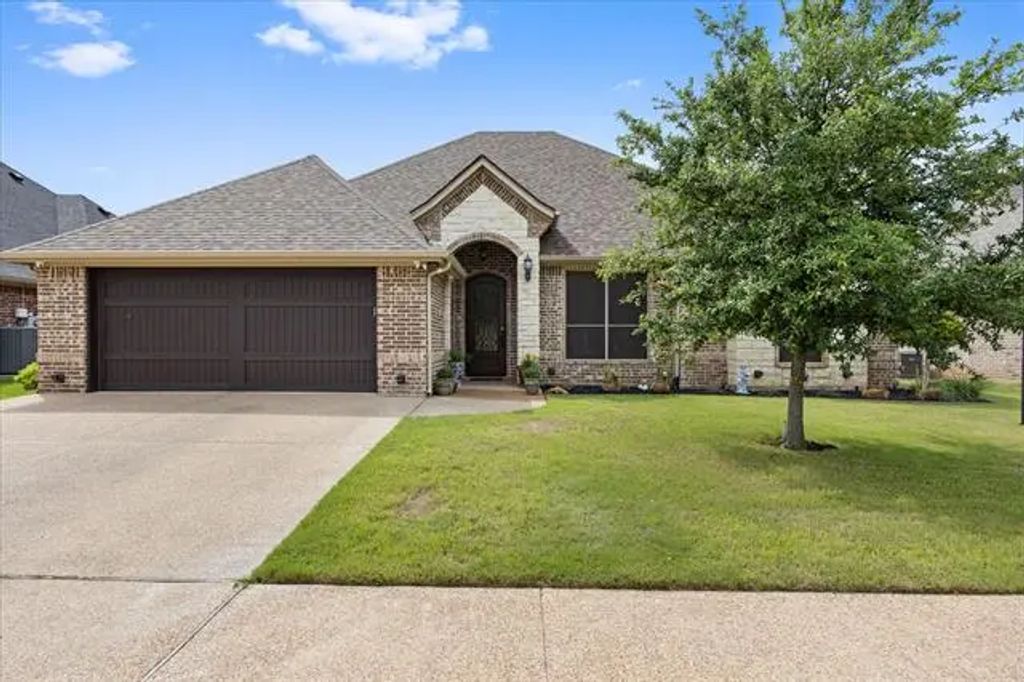 1408 Joshua Way, Granbury