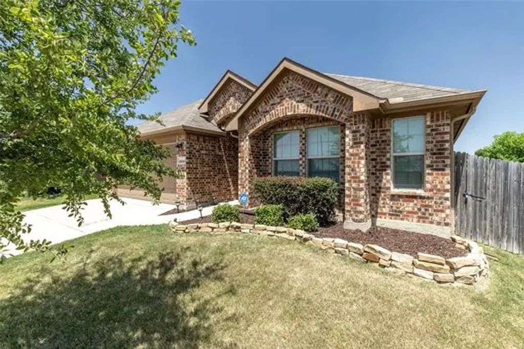 8033 Big Spruce Lane, Fort Worth
