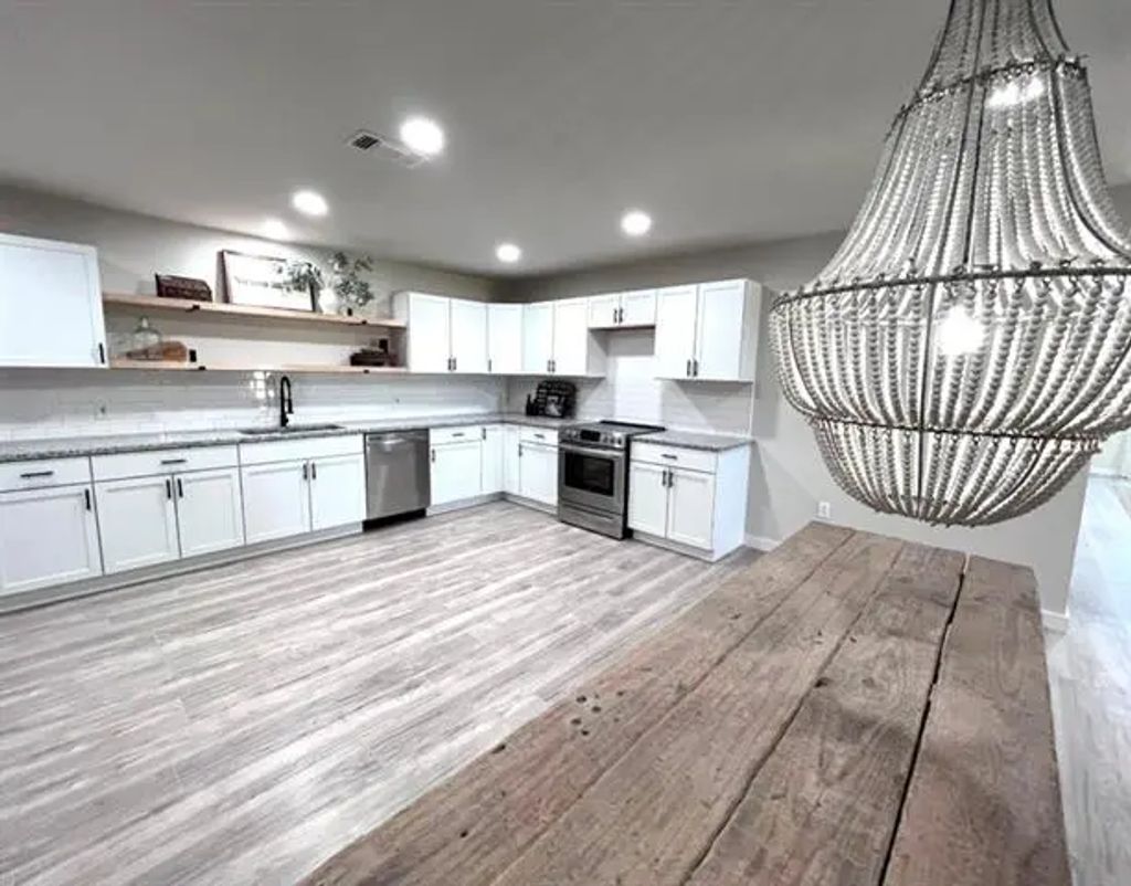 100 Horseshoe Bend, Comanche