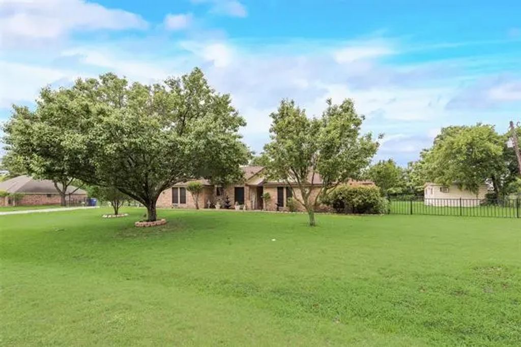 13962 Rainbow Drive, Forney