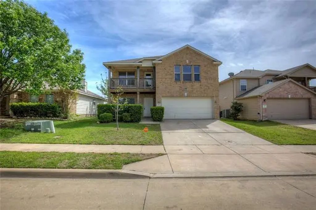 1057 Castle Top Drive, Fort Worth