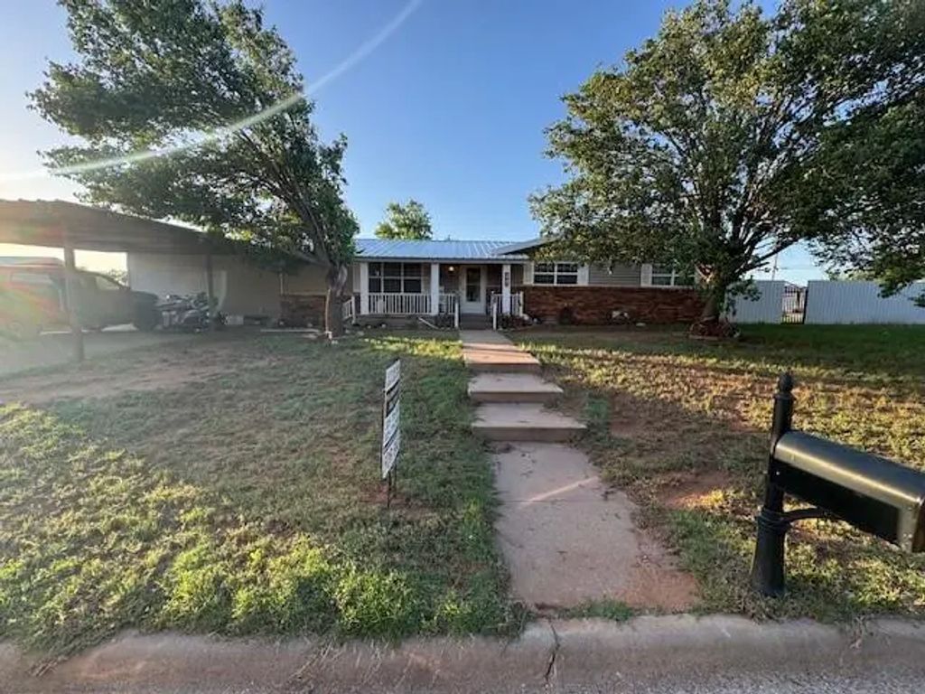 405 E Lee Street, Rotan