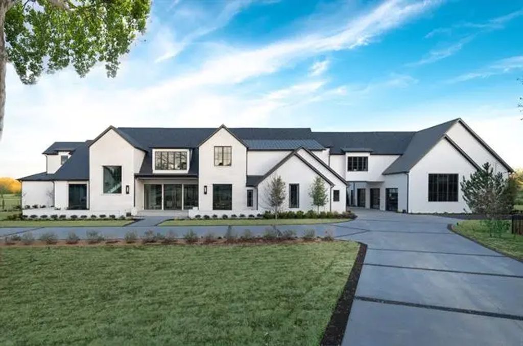 1421 Red Oak Trail, Fairview