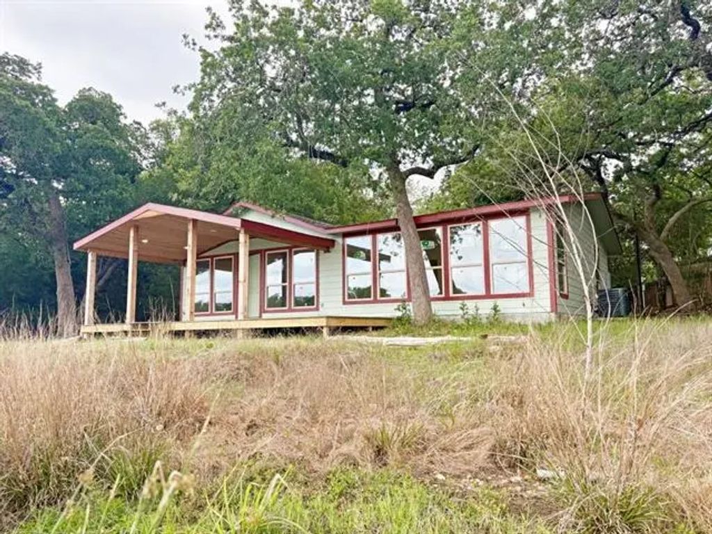 106 Caddo, Smithville