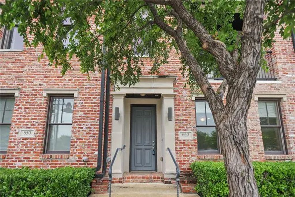 660 S Pearl Expressway, Dallas