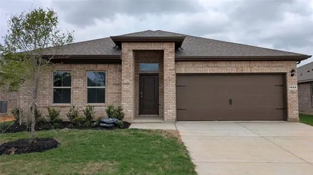 1005 Traction Trail, Cleburne