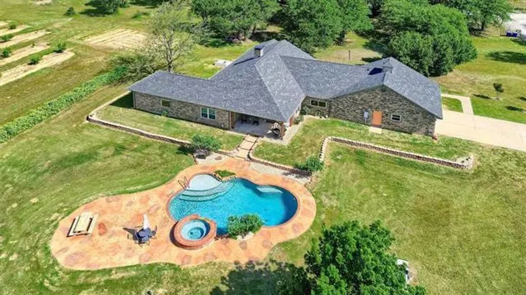 300 County Road 134, Gainesville