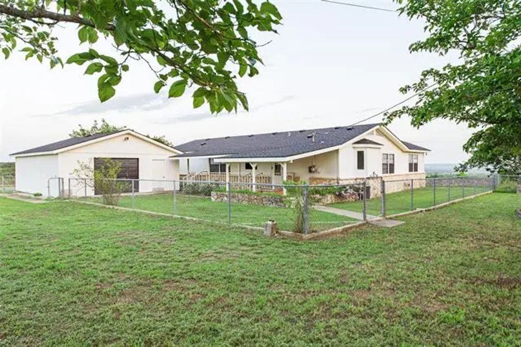 273 County Road 2546, Meridian