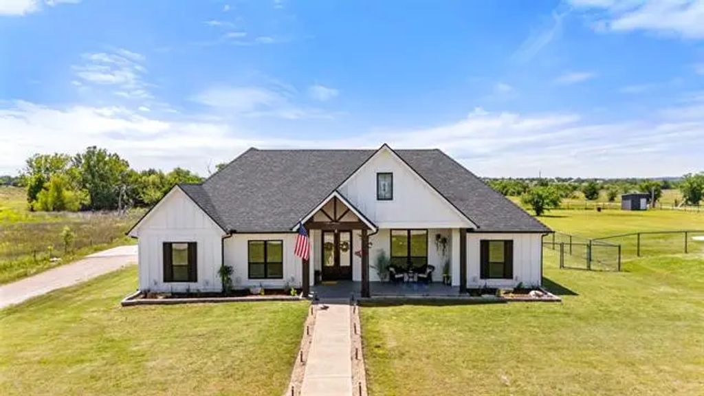 3571 County Road 1011, Godley