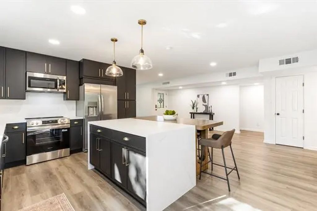 8523 Grumman Drive, Dallas