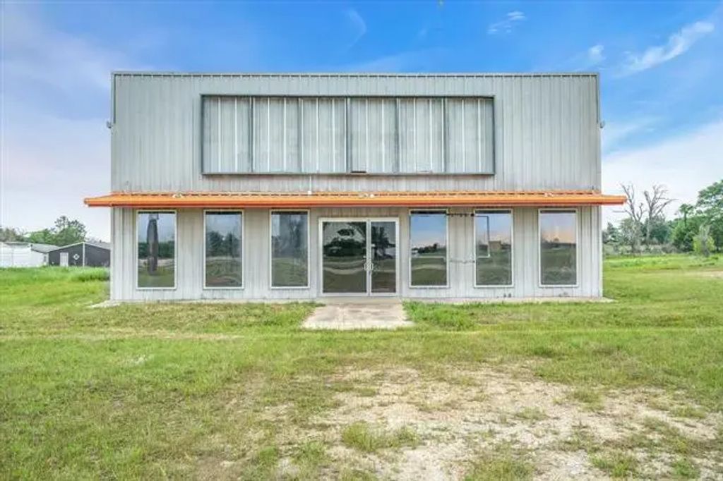 21540 I-20, Wills Point