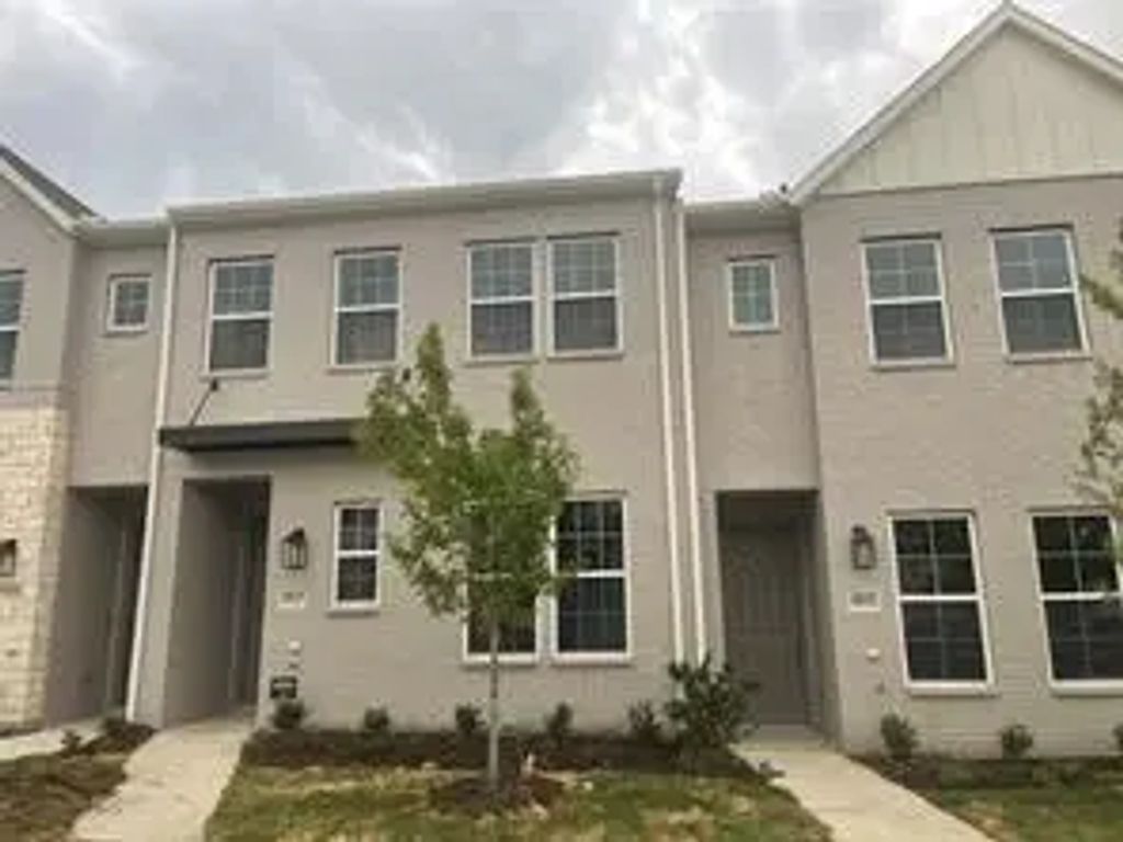 9927 Schramm Street, Irving