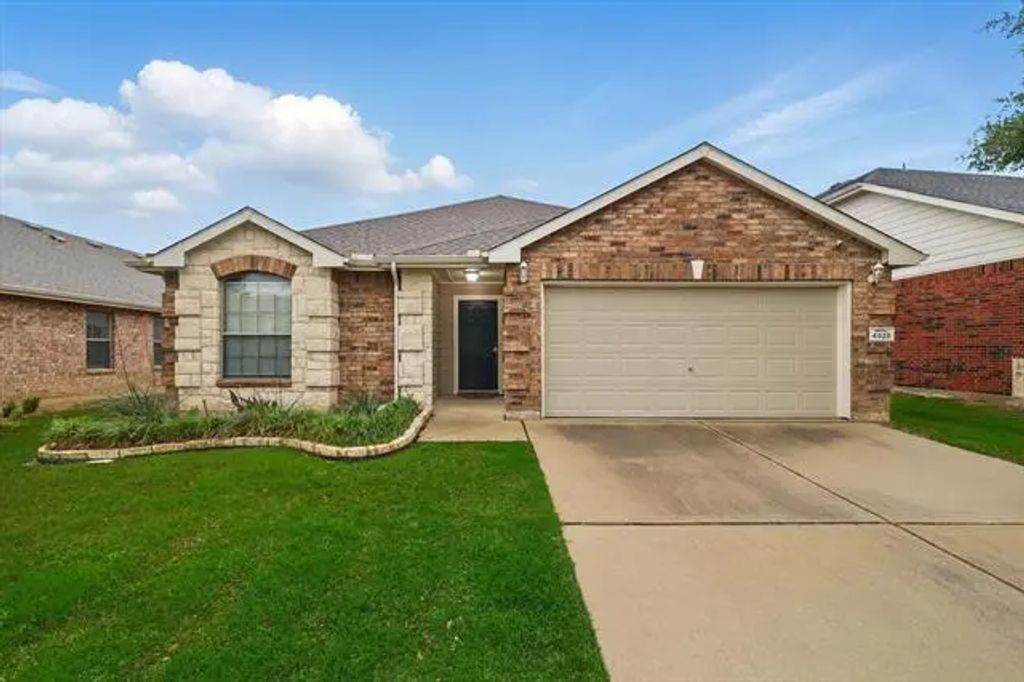 4528 Sleepy Meadows Drive, Fort Worth