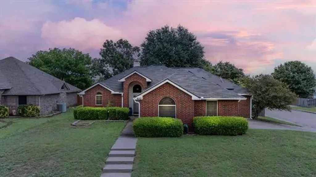 600 Hanover Drive, Waxahachie