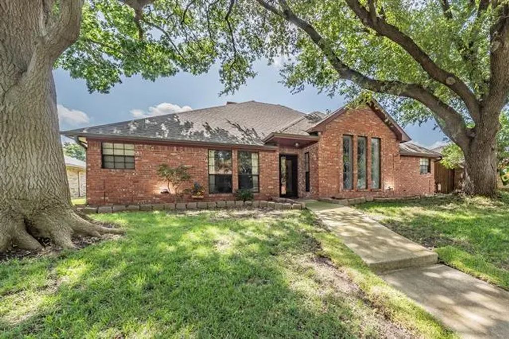 3112 Luallen Drive, Carrollton