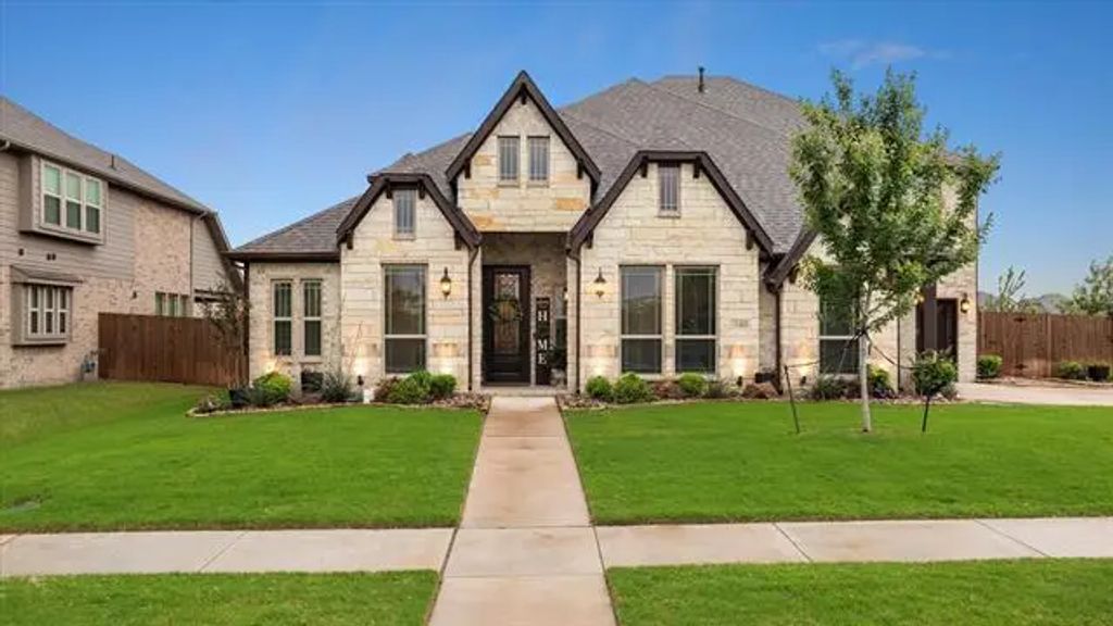 440 Wildwood Court, Waxahachie