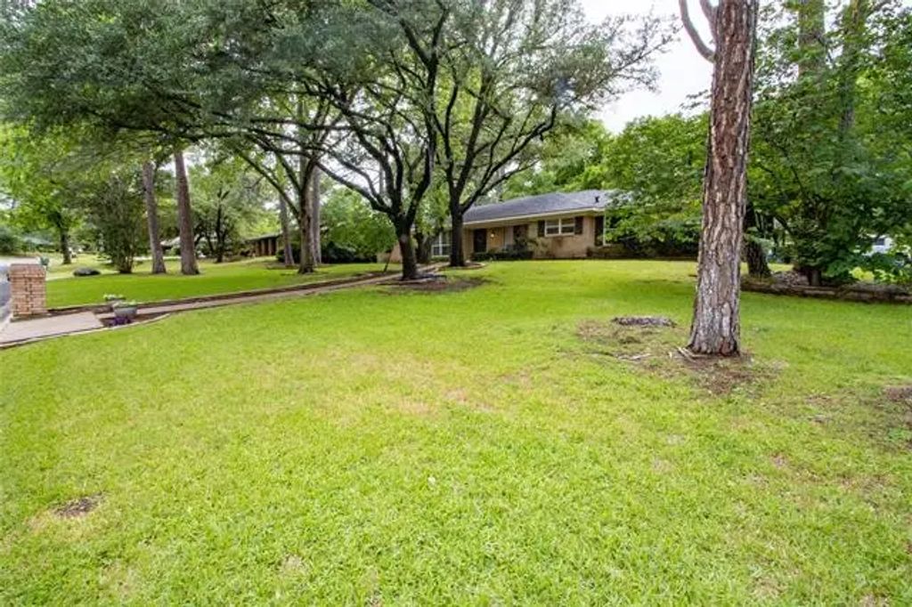 200 Pennsylvania Drive, Denton