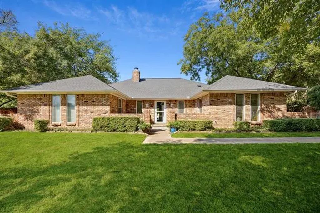 2606 N Carroll Avenue, Southlake