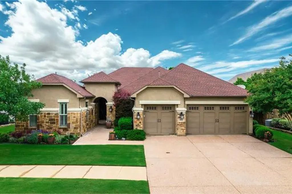 8916 Crestview Drive, Denton