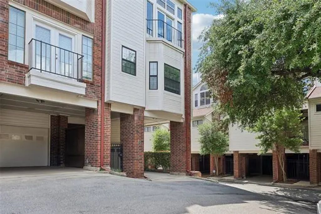 3235 Cole Avenue 95, Dallas