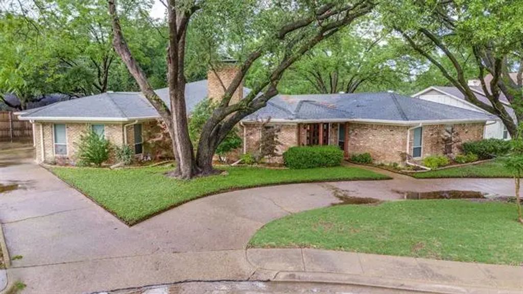 109 Tuscany Court, Irving