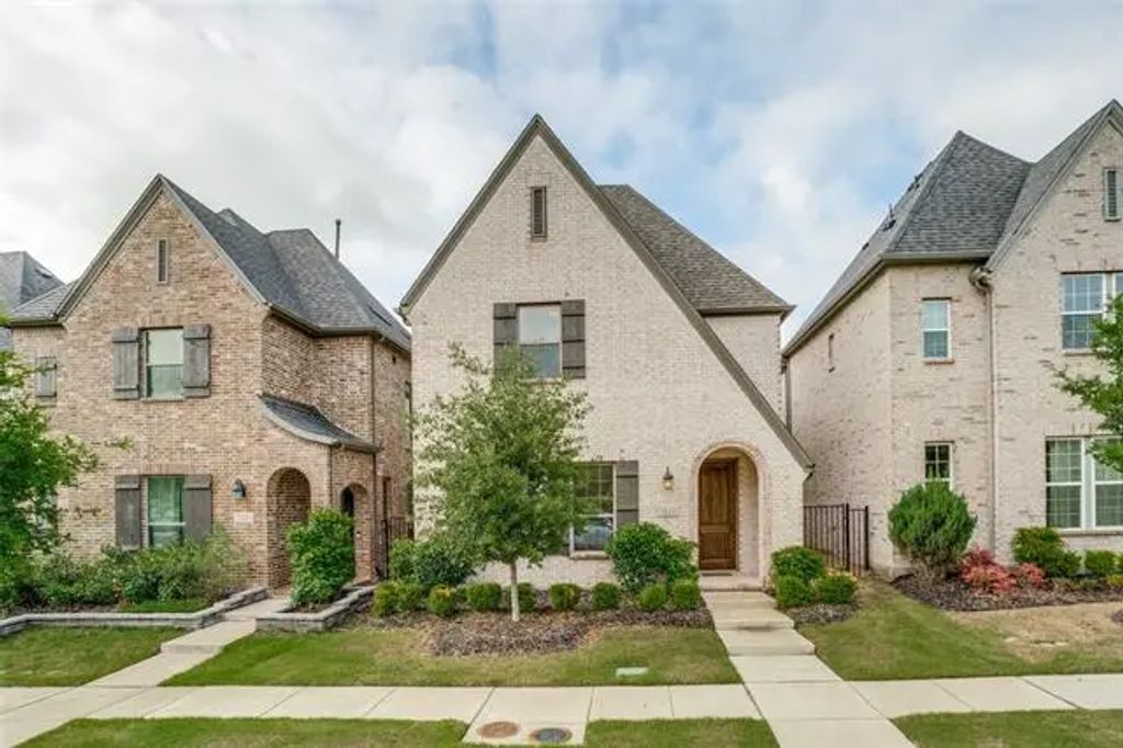 1043 Sarah Street, Allen