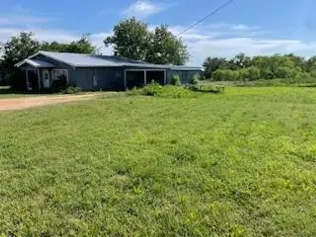 523 Us-183, Woodson
