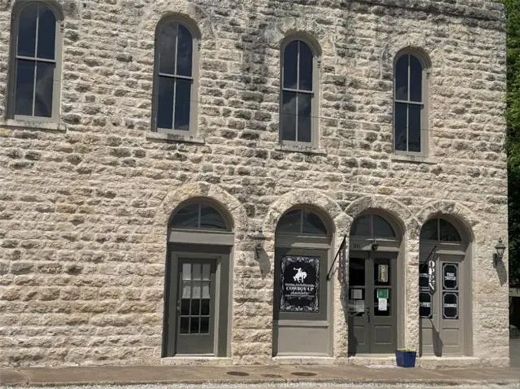 101 Walnut Street B, Glen Rose