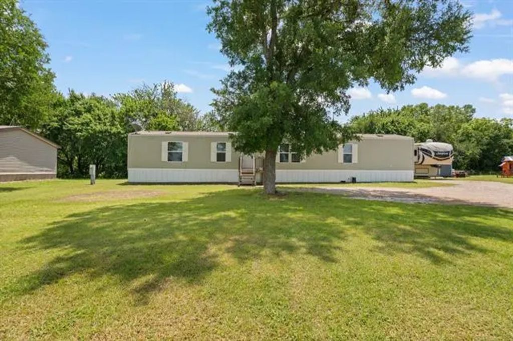 2510 Redwood Circle, Burleson